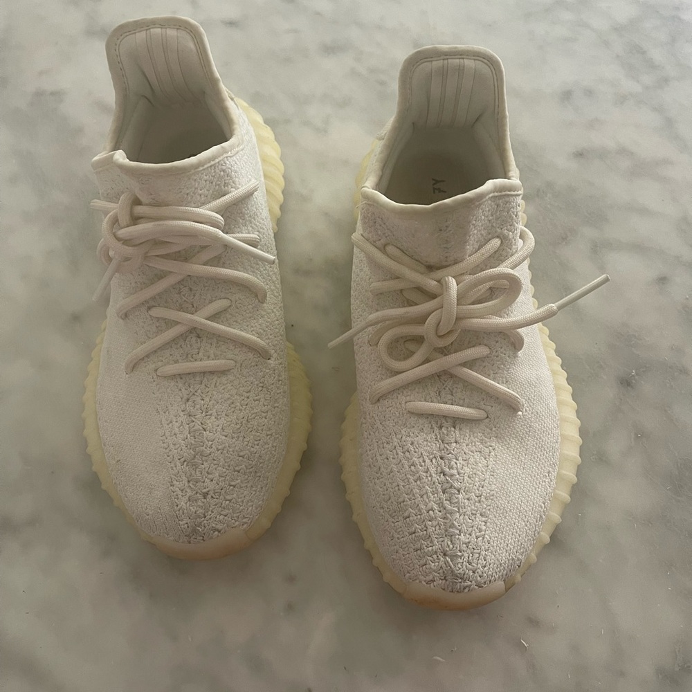 Adidas Yeezy/female size 8/male size 7/white/good condition